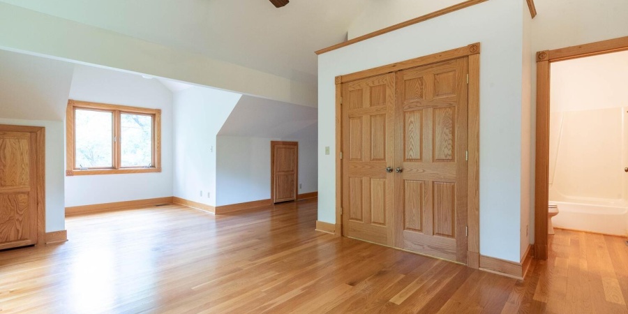 2557 S Smith Road, Bloomington, Indiana 47401-8943,MLS,202602136