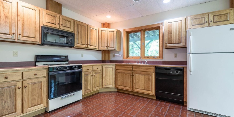 2557 S Smith Road, Bloomington, Indiana 47401-8943,MLS,202602136