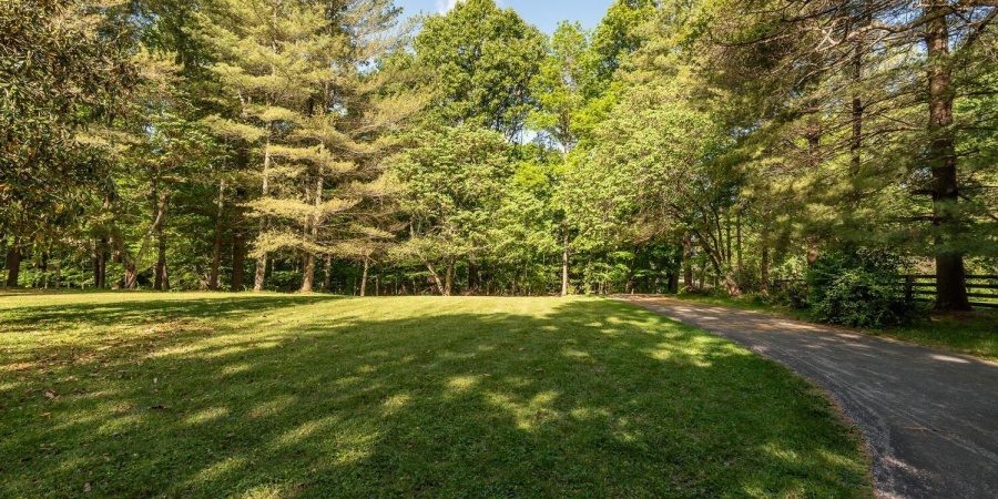 2557 S Smith Road, Bloomington, Indiana 47401-8943,MLS,202602136