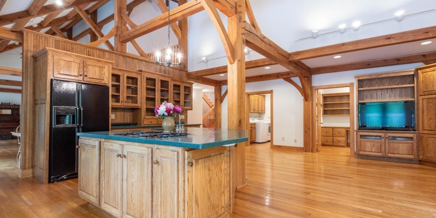 2557 S Smith Road, Bloomington, Indiana 47401-8943,MLS,202602136