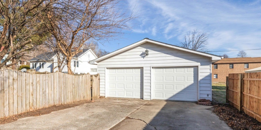 280 W Hillside Avenue, Spencer, Indiana 47460-1202,MLS,202602154