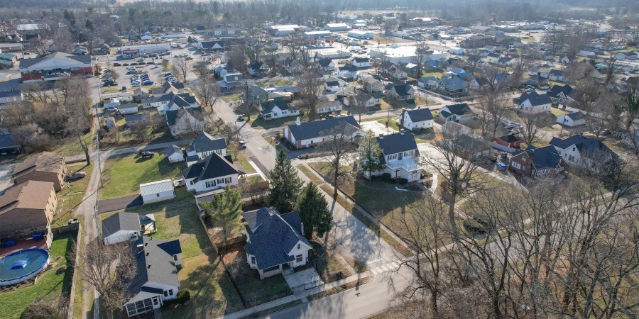 280 W Hillside Avenue, Spencer, Indiana 47460-1202,MLS,202602154