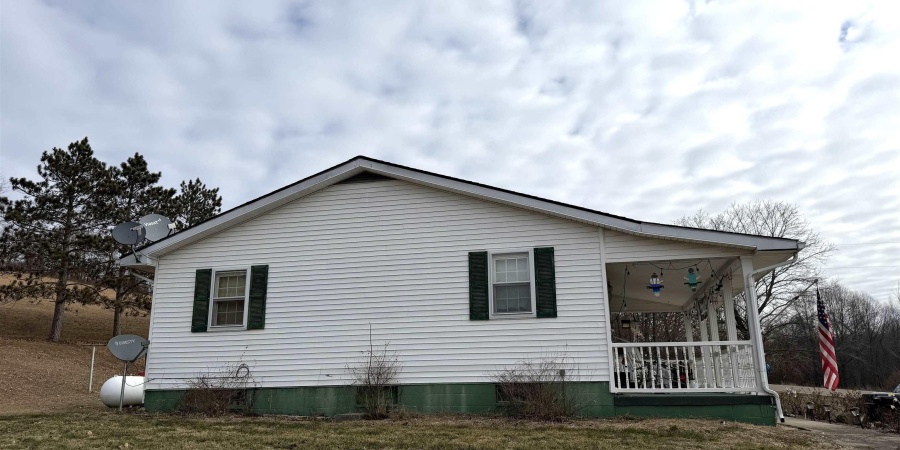 4197 E State Road 58, Bloomfield, Indiana 47424-5233,MLS,202602208