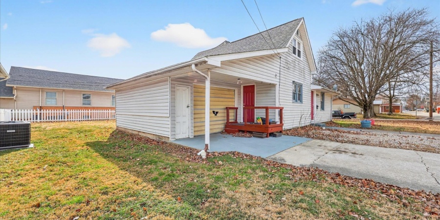 168 N Harrison Street, Spencer, Indiana 47460-1412,MLS,202602532