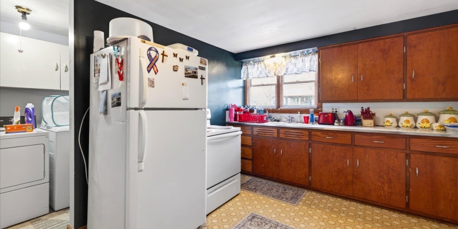 168 N Harrison Street, Spencer, Indiana 47460-1412,MLS,202602532