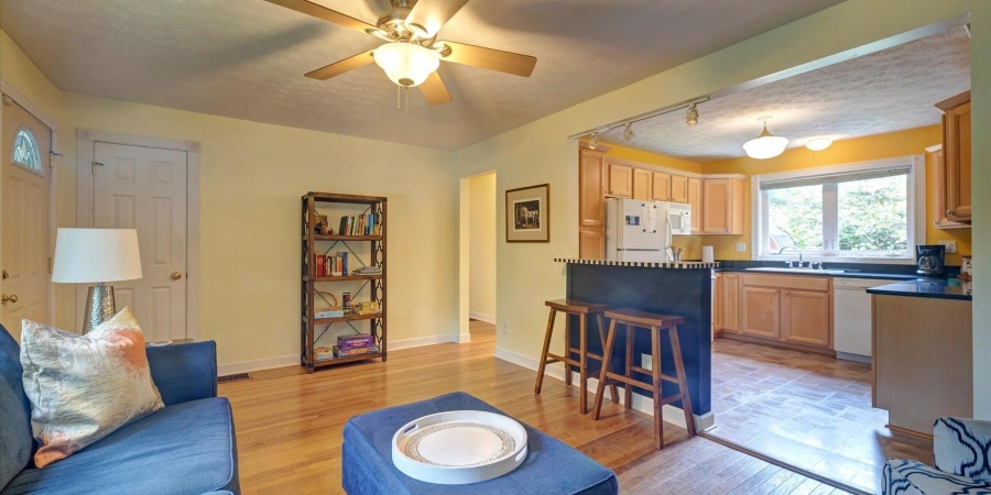 1005 E Maxwell Lane, Bloomington, Indiana 47401-5071,MLS,202520024