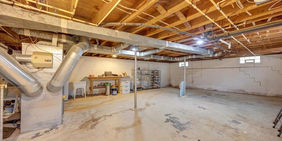 1005 E Maxwell Lane, Bloomington, Indiana 47401-5071,MLS,202520024