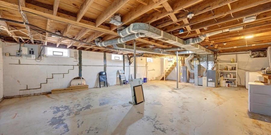 1005 E Maxwell Lane, Bloomington, Indiana 47401-5071,MLS,202520024