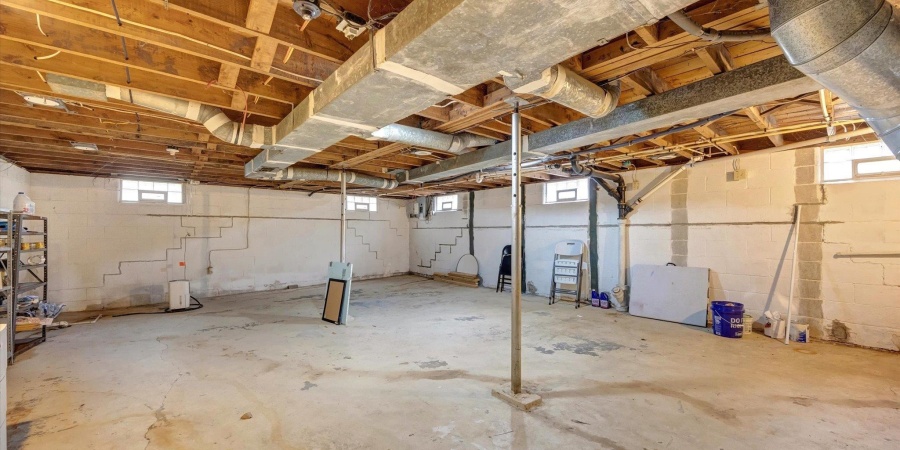 1005 E Maxwell Lane, Bloomington, Indiana 47401-5071,MLS,202520024