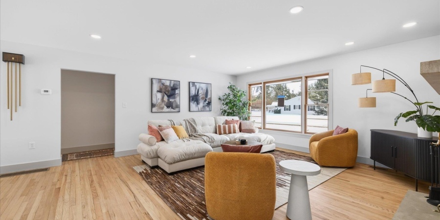 301 E Glendora Drive, Bloomington, Indiana 47408-1133,MLS,202603129