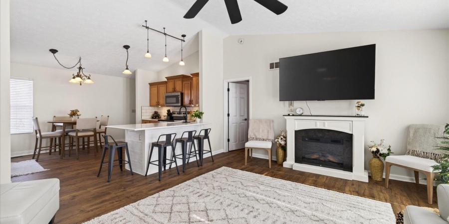 1217 W Woodhill Drive, Bloomington, Indiana 47403,MLS,202603202