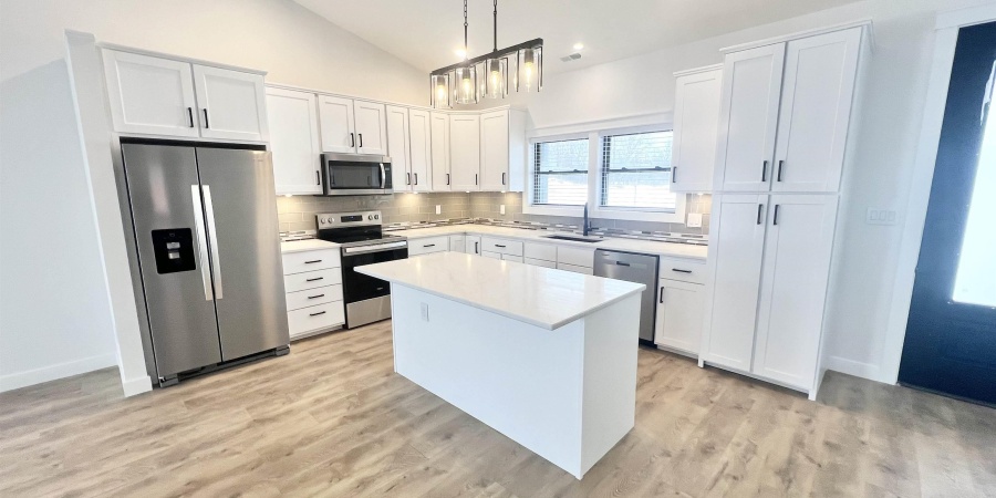 2106 Aruba Drive, Bedford, Indiana 47421,MLS,202603300