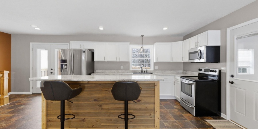 390 Hickory Heights Drive, Bedford, Indiana 47421,MLS,202603481