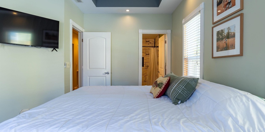 1110 W 6Th Street, Bloomington, Indiana 47404-3640,MLS,202604294