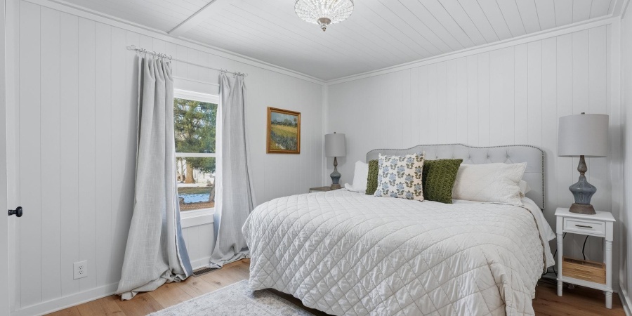 1818 E Street, Bedford, Indiana 47421,MLS,202604463