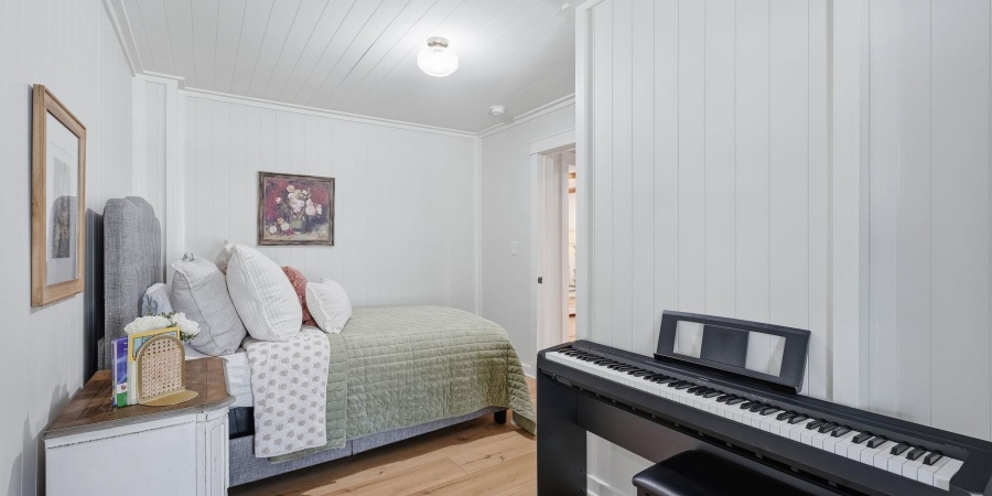 1818 E Street, Bedford, Indiana 47421,MLS,202604463