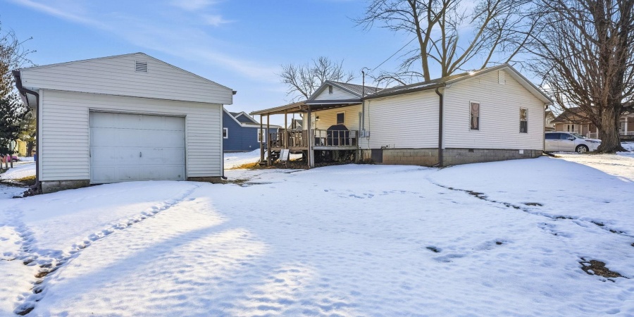 1818 E Street, Bedford, Indiana 47421,MLS,202604463