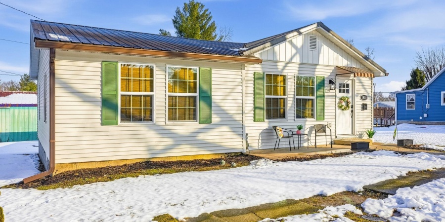 1818 E Street, Bedford, Indiana 47421,MLS,202604463