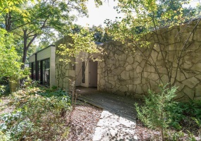 2210 E Woodstock Place, Bloomington, Indiana 47401,MLS,202604558