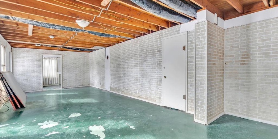 1744 parkview Drive, Bedford, Indiana 47421,MLS,202605023