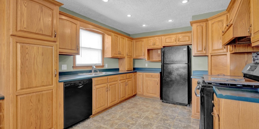 2920 V Street, Bedford, Indiana 47421,MLS,202605299