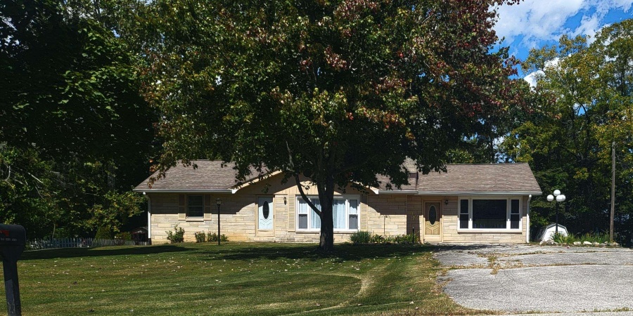 1949 Sunny Acres Dr Drive, Bedford, Indiana 47421,MLS,202605627