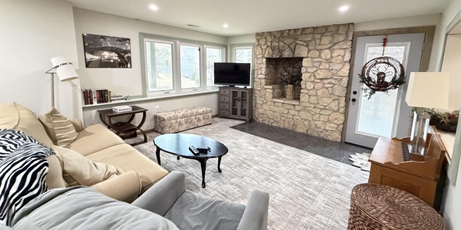 2812 W Fawkesway Drive, Bloomington, Indiana 47404-1211,MLS,202605835