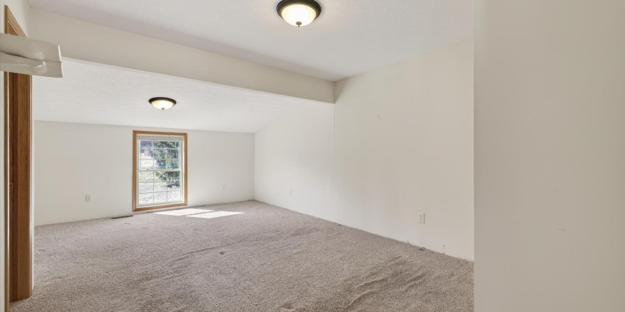 8923 E Sassafras Road, Bloomfield, Indiana 47424-5758,MLS,202606221