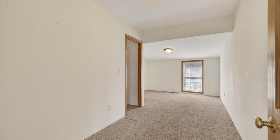 8923 E Sassafras Road, Bloomfield, Indiana 47424-5758,MLS,202606221