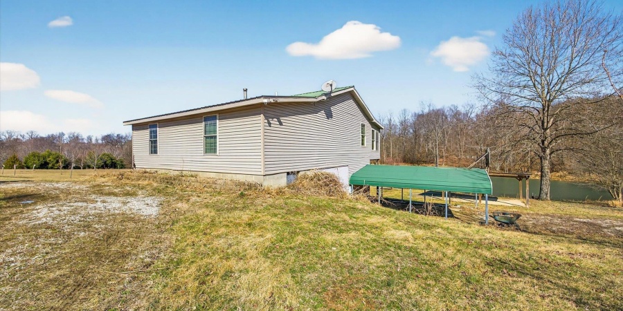 8923 E Sassafras Road, Bloomfield, Indiana 47424-5758,MLS,202606221