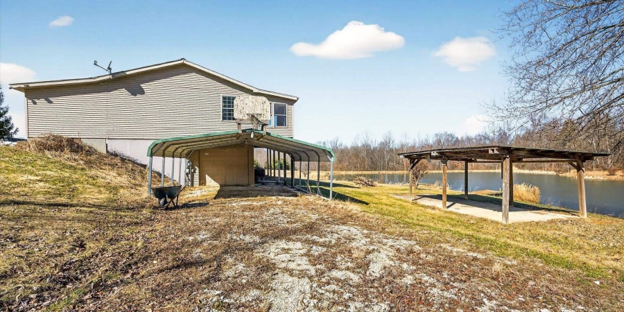 8923 E Sassafras Road, Bloomfield, Indiana 47424-5758,MLS,202606221