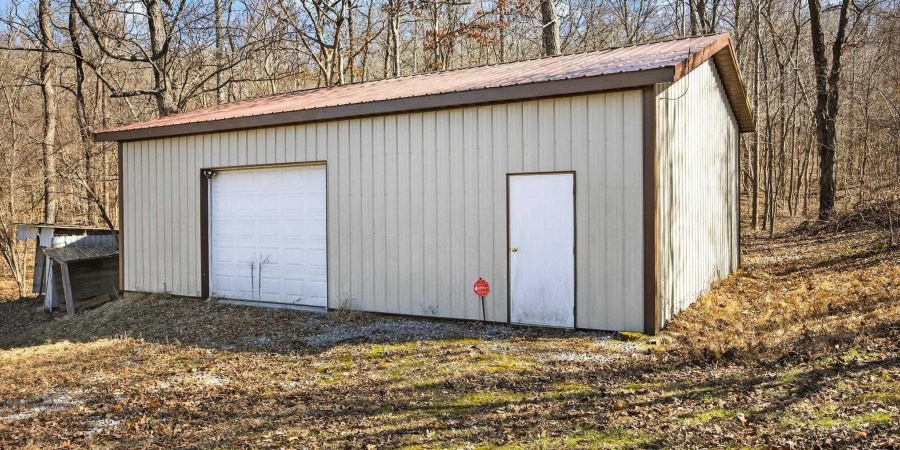 8923 E Sassafras Road, Bloomfield, Indiana 47424-5758,MLS,202606221