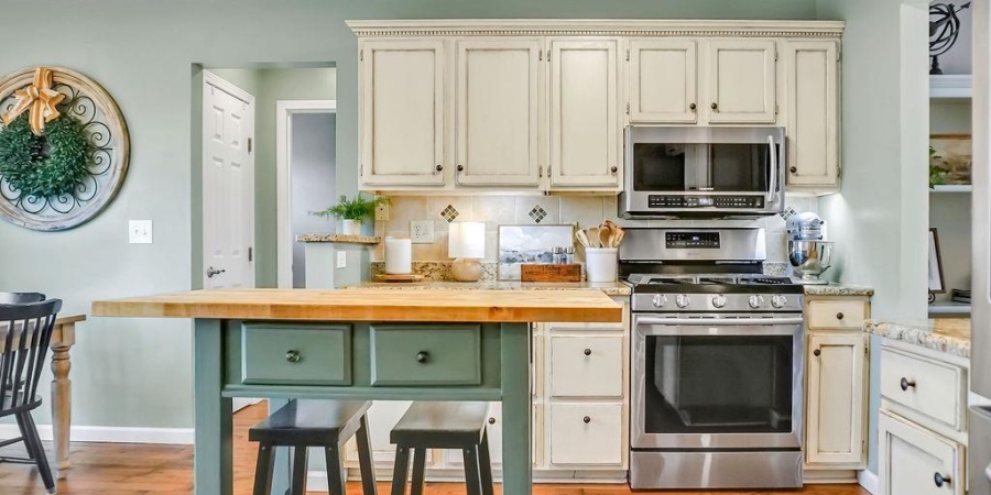 720 W Whitethorn Place, Bloomington, Indiana 47403-4380,MLS,202606304