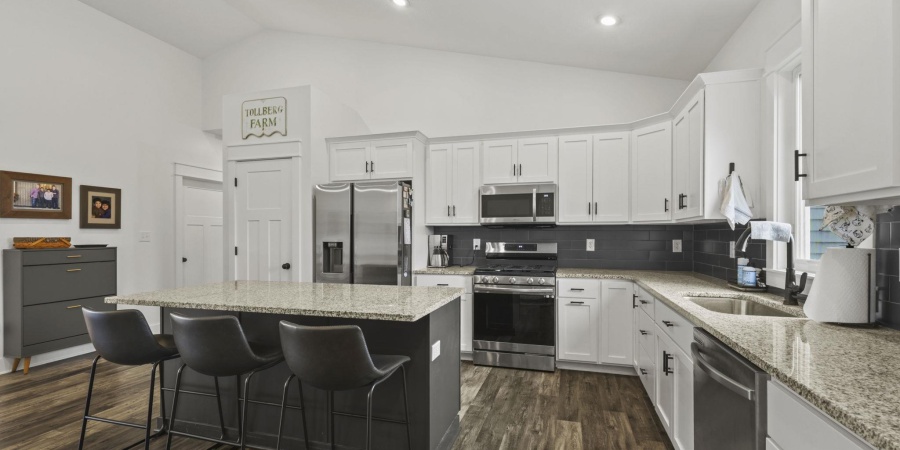 542 E Lucy Lane, Ellettsville, Indiana 47429-2058,MLS,202607053