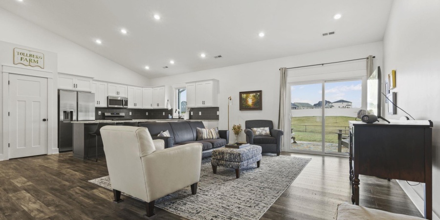 542 E Lucy Lane, Ellettsville, Indiana 47429-2058,MLS,202607053